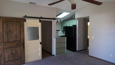 1322 SW 95th St in Oklahoma City, OK - Foto de edificio - Building Photo
