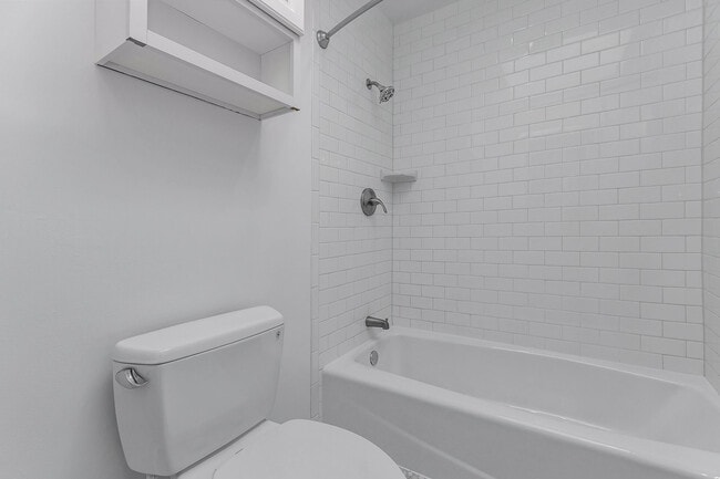 1369 Hyde in San Francisco, CA - Foto de edificio - Building Photo