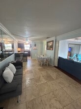 4923 Vincennes Ct, Unit 12 in Cape Coral, FL - Foto de edificio - Building Photo