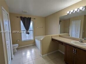 4438 SW Athena Dr in Port St. Lucie, FL - Foto de edificio - Building Photo