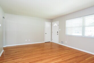 507 Green Valley Dr in Greenwood, IN - Foto de edificio - Building Photo