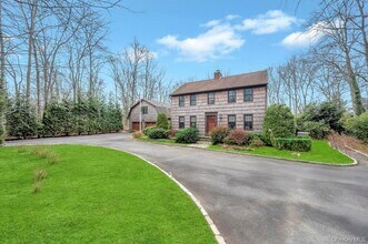 807 Union Ave in Riverhead, NY - Building Photo - Building Photo