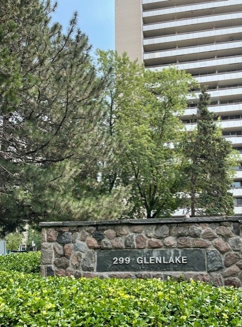 299 Glenlake (Toronto) Limited in Toronto, ON - Building Photo - Building Photo