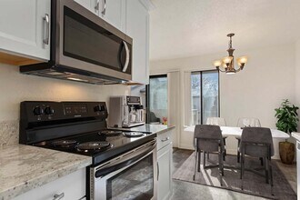 ONE MONTH FREE! Almondwood Apartments in Davis, CA - Building Photo - Building Photo