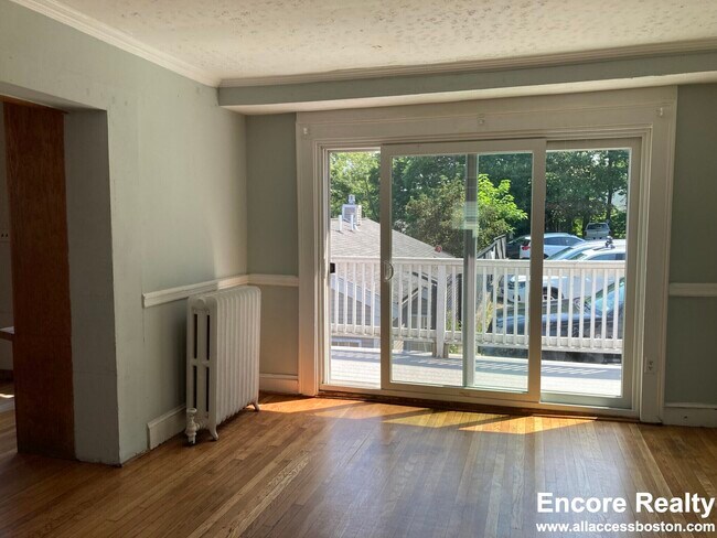 15 Radnor Rd, Unit 2 in Boston, MA - Building Photo - Building Photo