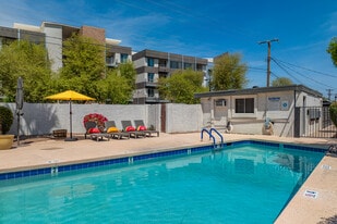 Bella Villas Apartments in Scottsdale, AZ - Building Photo