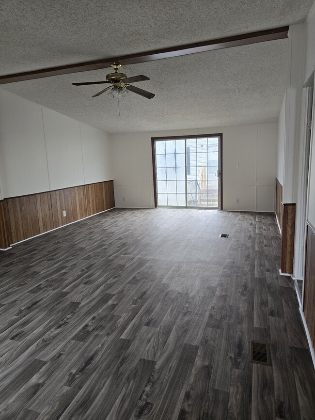 926 Hollywood Dr in Hinesville, GA - Building Photo - Building Photo