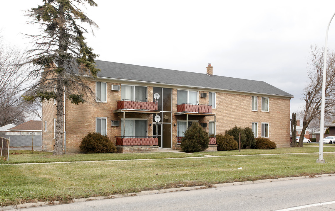 Northview Apartments in Garden City, MI - Building Photo