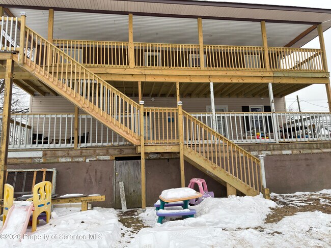 1043 Main St in Dickson City, PA - Building Photo - Building Photo