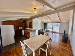 828 Canby St in Vermillion, SD - Building Photo - Building Photo