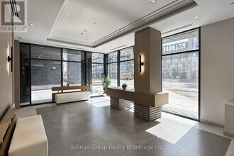 700 Sheppard Ave W in Toronto, ON - Building Photo - Building Photo