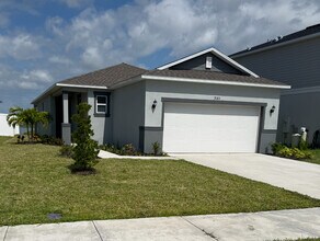 9183 Sandy Bluffs Circle in Parrish, FL - Building Photo - Building Photo