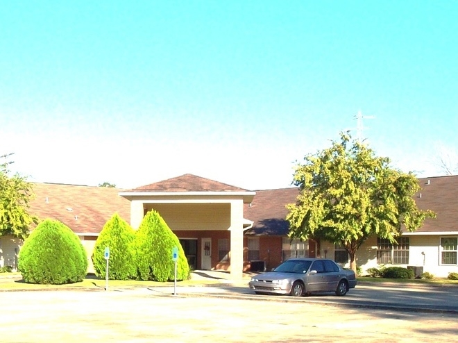 Lake Villa Apartments in Lake Charles, LA - Building Photo