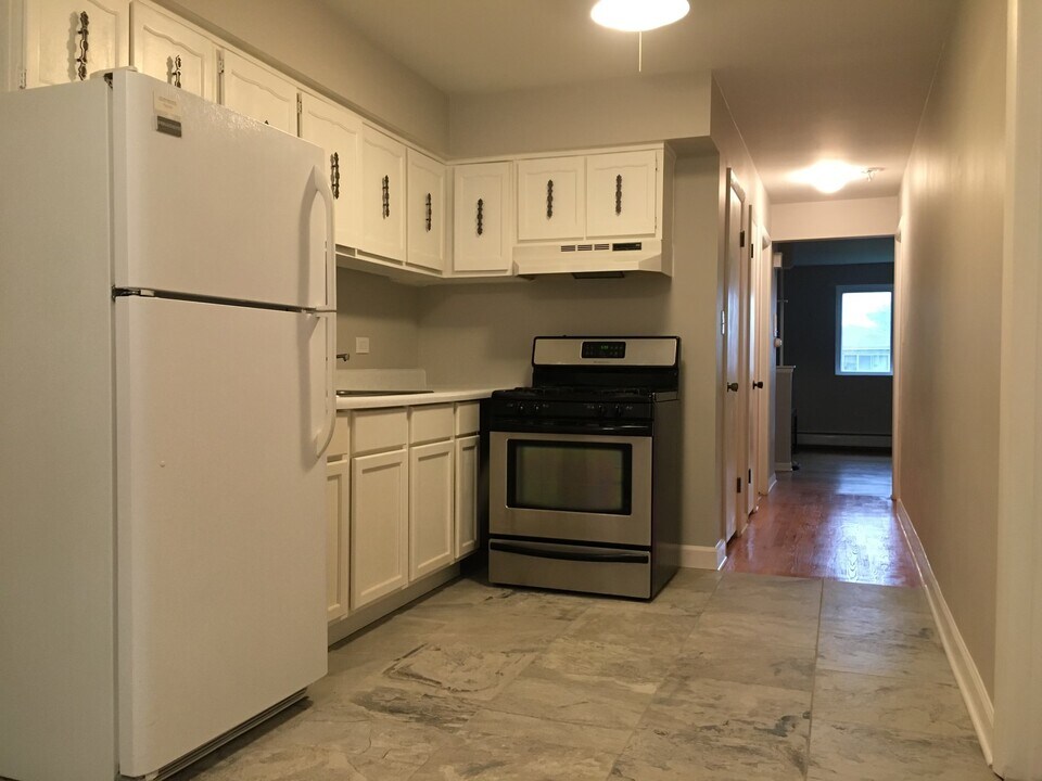 10380 Michael Todd Terrace, Unit 2W in Glenview, IL - Building Photo