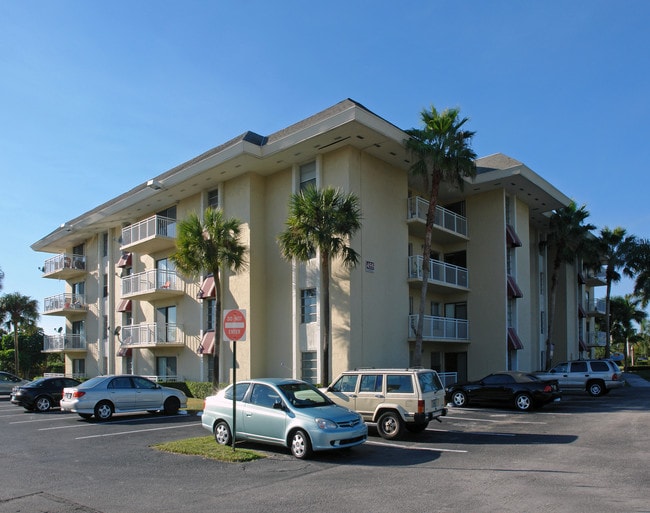 Lakeview Gardens in Plantation, FL - Foto de edificio - Building Photo