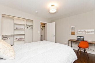 5536 N Sheridan Rd in Chicago, IL - Foto de edificio - Building Photo