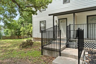 15205 Cavalier Canyon Dr, Unit A in Lakeway, TX - Building Photo - Building Photo