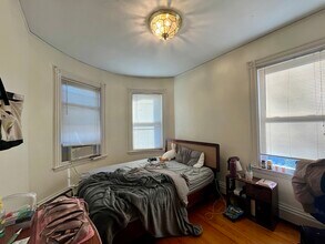 803 Parker St, Unit 3 in Boston, MA - Foto de edificio - Building Photo