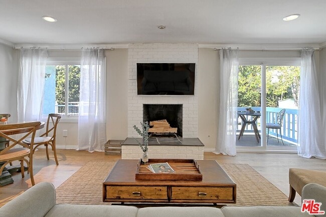 property at 1931 Country Pl