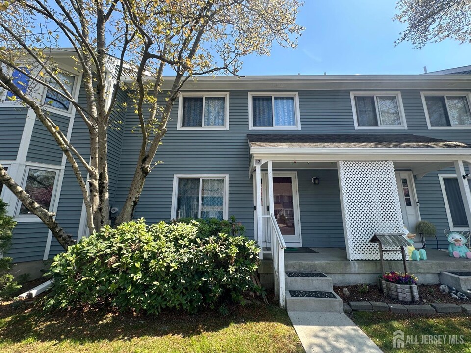 12 Regal Dr in Monmouth Junction, NJ - Building Photo