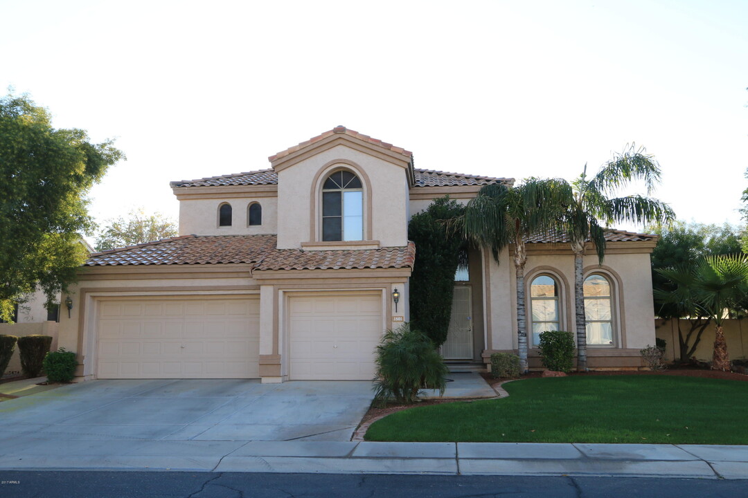 1801 W Goldfinch Way in Chandler, AZ - Building Photo