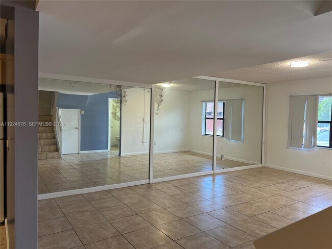6640 W 24th Ct in Hialeah, FL - Building Photo - Building Photo