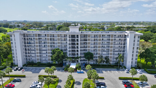 3050 N Palm Aire Dr, Unit 505 in Pompano Beach, FL - Building Photo - Building Photo