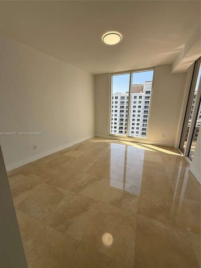 901 Brickell Key Blvd in Miami, FL - Building Photo - Building Photo
