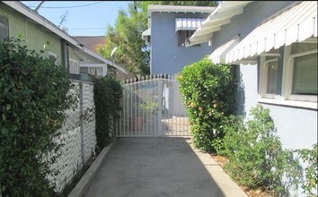 1307 N Cherokee Ave in Los Angeles, CA - Foto de edificio - Building Photo