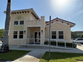 290 NW 109th Ave, Unit 202 in Miami, FL - Building Photo - Building Photo