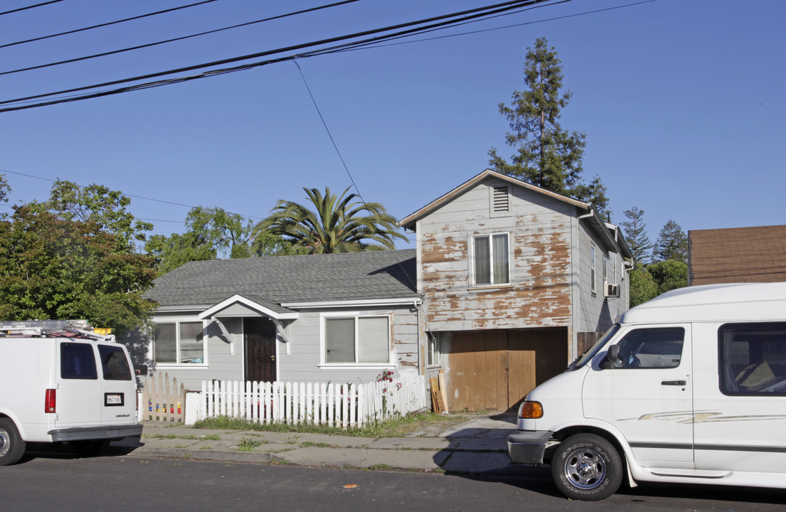 111 Laurel St in Redwood City, CA - Building Photo