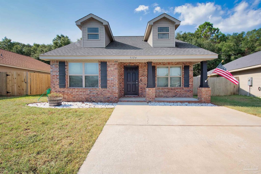 5124 Carmell Ridge Cir in Milton, FL - Building Photo