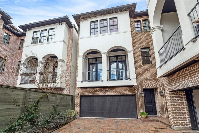property at 3917 Gramercy St