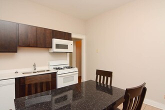 1409 W Erie St, Unit M03B in Chicago, IL - Building Photo - Building Photo