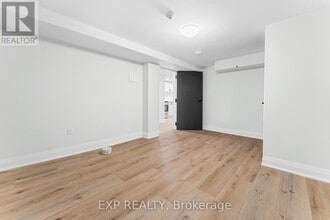 952 Main St E in Hamilton, ON - Building Photo - Building Photo