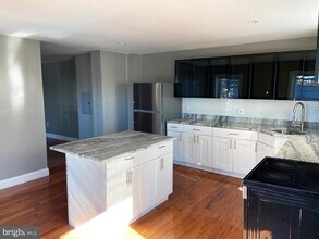 190 W Lehigh Ave in Philadelphia, PA - Building Photo - Building Photo