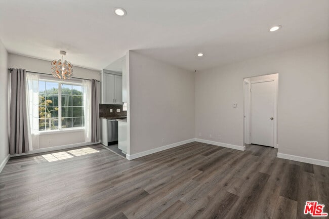 property at 1330 S Barrington Ave