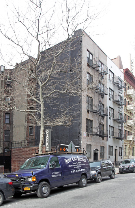 238 E 82nd St in New York, NY - Building Photo