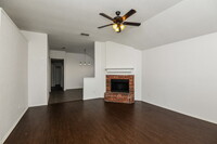 8620 Garden Springs Dr in Fort Worth, TX - Building Photo - Building Photo