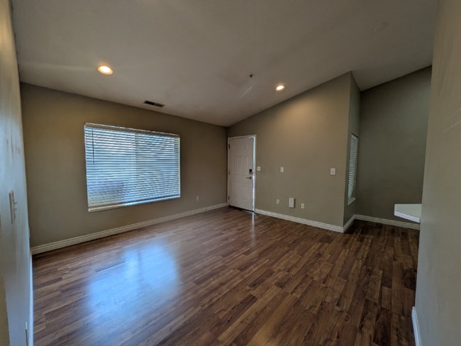 property at 861 W Columbia Ln