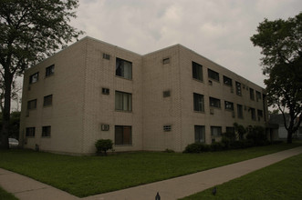 Damen Center Apartments in Chicago, IL - Building Photo - Building Photo