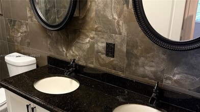 721 NW 135th Way in Plantation, FL - Foto de edificio - Building Photo