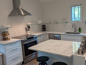 830 Myrtle St NE, Unit B in Atlanta, GA - Building Photo - Building Photo