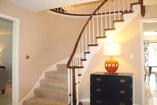 3619 Bernay Dr in Northbrook, IL - Building Photo - Building Photo