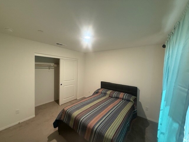 15451 San Francisco Ln, Unit Bedroom in Victorville, CA - Building Photo