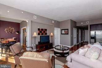 22 S Front St-Unit -505 in Philadelphia, PA - Foto de edificio - Building Photo