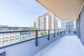 1550 Clarendon Blvd in Arlington, VA - Foto de edificio - Building Photo