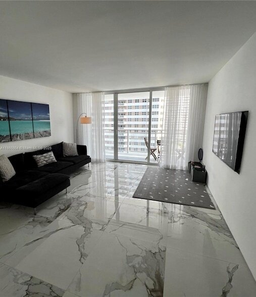 2030 S Ocean Dr, Unit 1022 in Hallandale Beach, FL - Building Photo - Building Photo