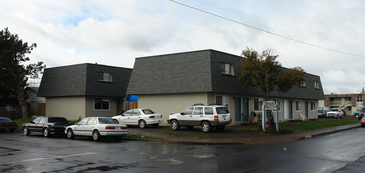 Queens Trace Apartments in Albany, OR - Foto de edificio