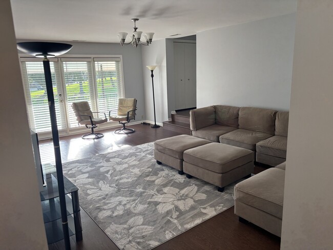 property at 22 Williamsburg Cir